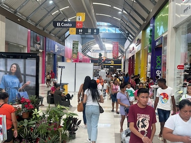 Centros comerciales proyectan récord de compradores en vísperas de Navidad