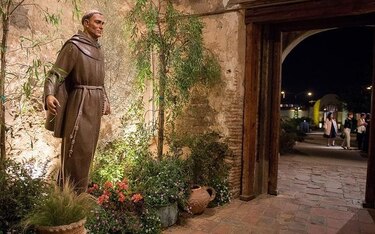 Papa canoniza a Junípero Serra pese a críticas de indígenas