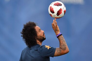Con Douglas Costa y Marcelo, Brasil inicia preparación para el duelo contra Bélgica