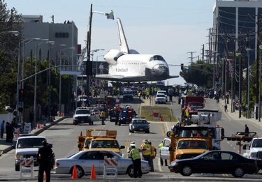 Endeavour supera los obstáculos rumbo al museo