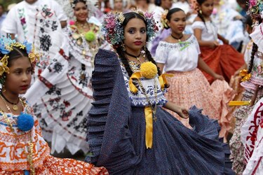 El Desfile de las Mil Polleras reunirá a 105 delegaciones de todo el país en 2026
