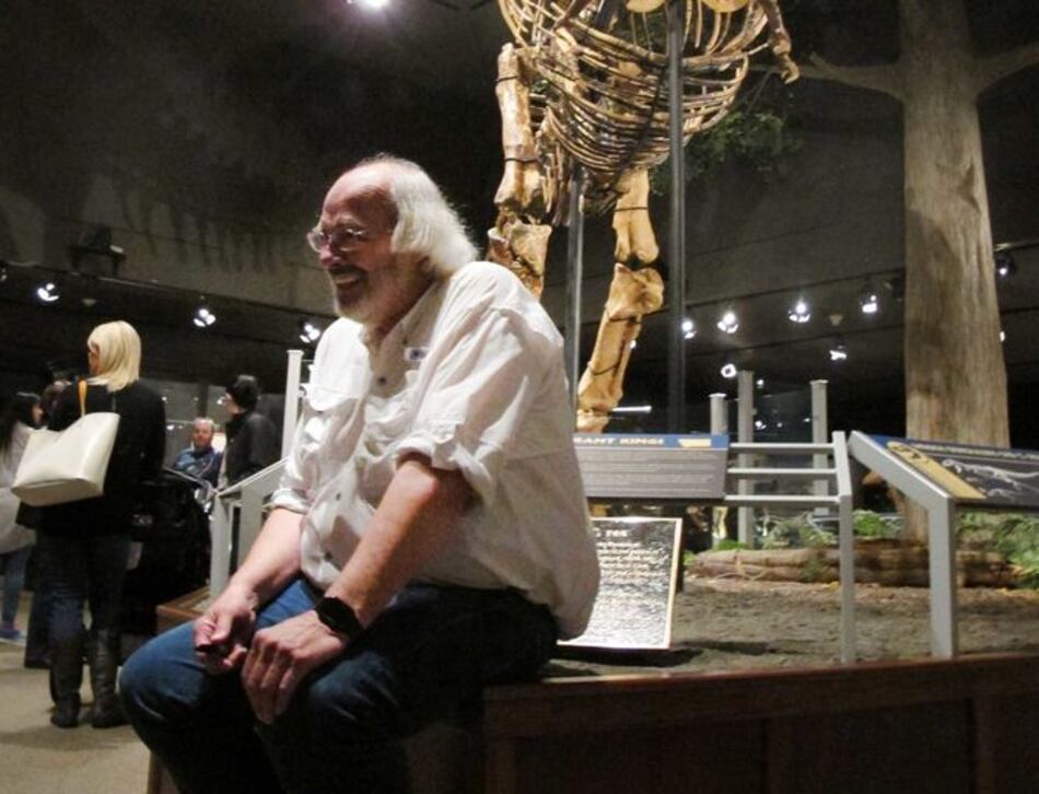Célebre paleontólogo se retira de museo en Montana