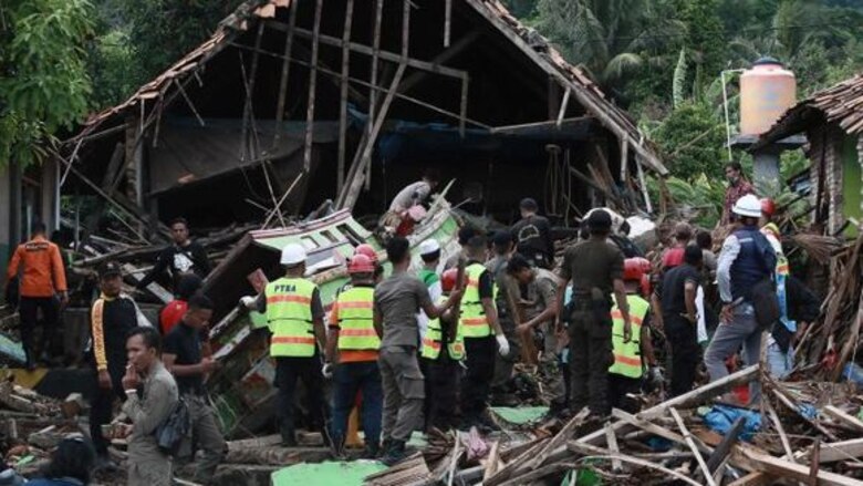 Más de 220 muertos por un tsunami 'volcánico' en Indonesia
