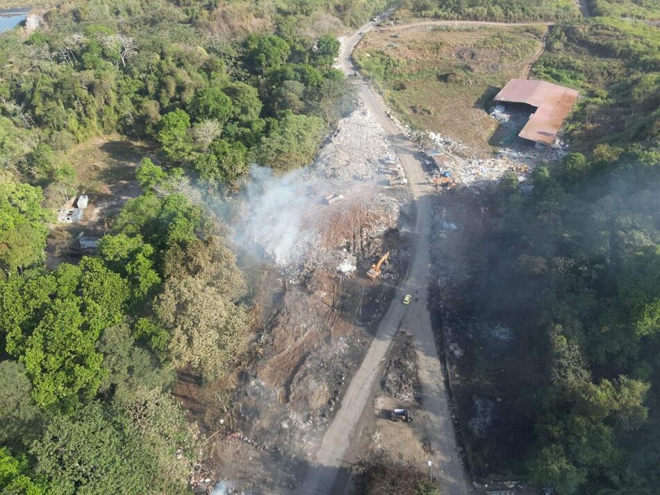 Bomberos extinguen incendio en el sector de La Pesa, en cerro Patacón