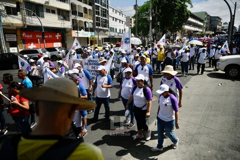 Trabajadores marchan en su día; advierten sobre el alto costo de la vida y la crisis en la CSS