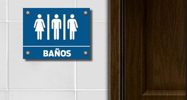 Presidente Donald Trump anula norma sobre baños para transexuales