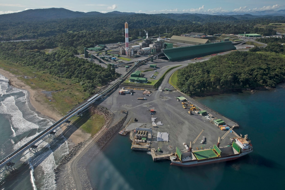 Arriba un navío al puerto Punta Rincón en Colón; aún no toman decisión sobre el cobre almacenado
