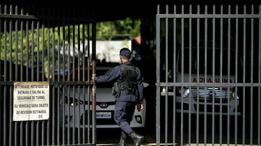 Empresarios Carlos 'Caneto' Araúz y Roberto Carretero, detenidos en la DIJ en Ancón