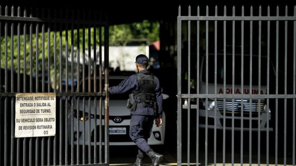 Empresarios Carlos 'Caneto' Araúz y Roberto Carretero, detenidos en la DIJ en Ancón