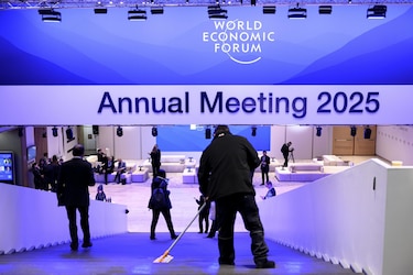 El presidente Mulino se reunirá en Davos con Dina Boluarte y Pedro Sánchez