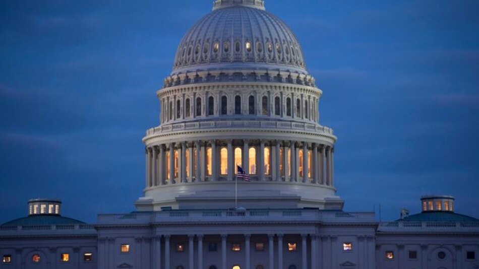 Donald Trump sanciona ley de presupuesto