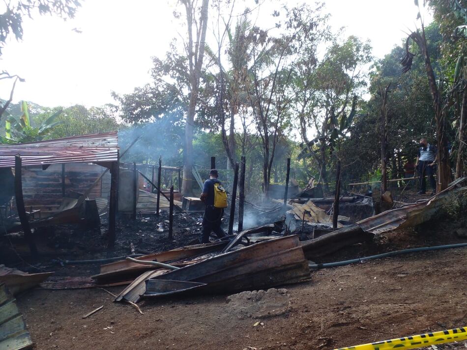 Cuatro niños mueren calcinados al incendiarse su casa en Buena Vista, Colón