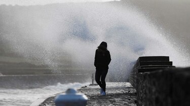 Francia: tormenta deja sin electricidad a 200 mil viviendas