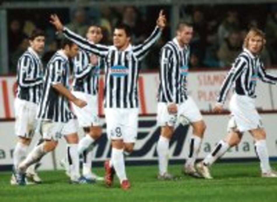Juventus venció ayer al Modena y toma liderato