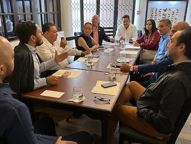 Lombana, Vamos y precandidatos presidenciales independientes se reunieron este jueves