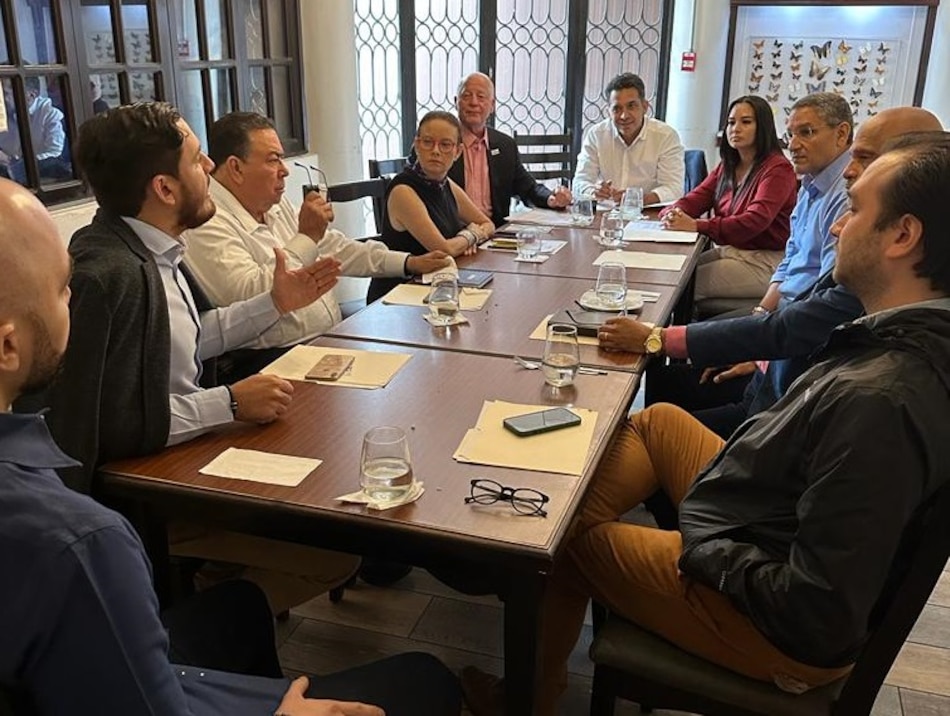 Lombana, Vamos y precandidatos presidenciales independientes se reunieron este jueves