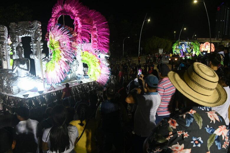 Reinas del carnaval 2023 desfilan en la cinta costera