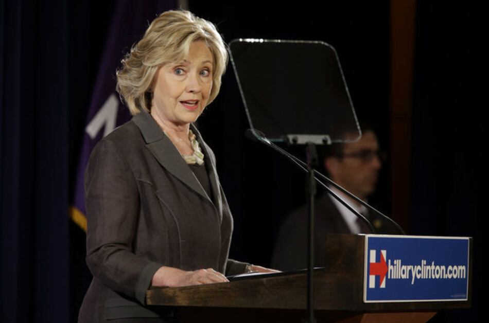 Pesquisa a emails de Hillary Clinton atiza dudas políticas