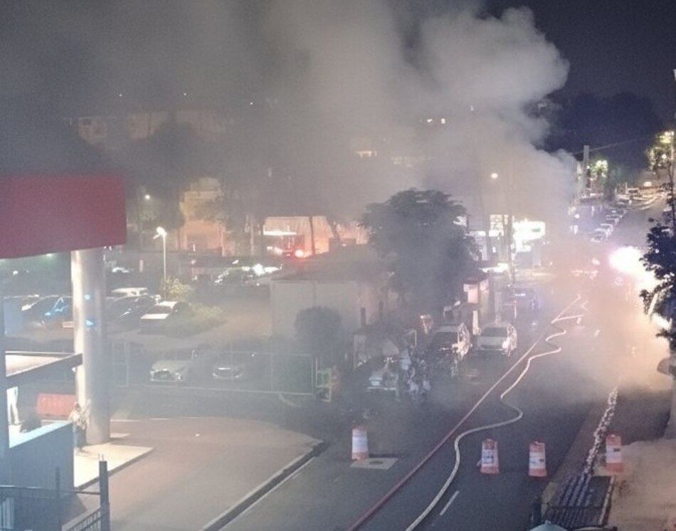 Bomberos sofocan sin víctimas incendio en apartamento cerca del Santo Tomás