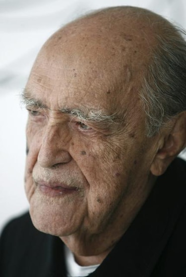 Arquitecto Niemeyer se encuentra estable, pero seguirá internado