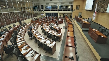 Diputados se ausentan para hacer campaña de reelección