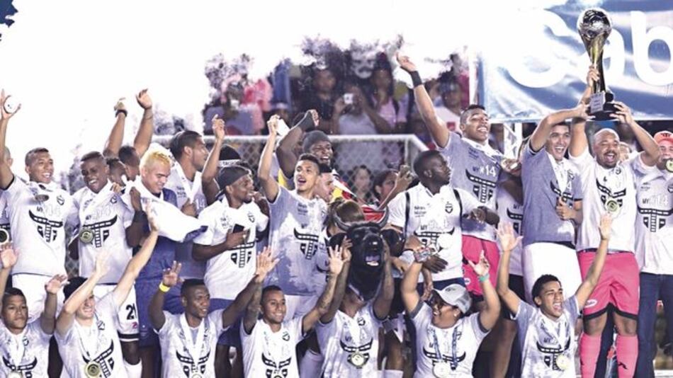 Tauro grita campeón con golazo de Chuito