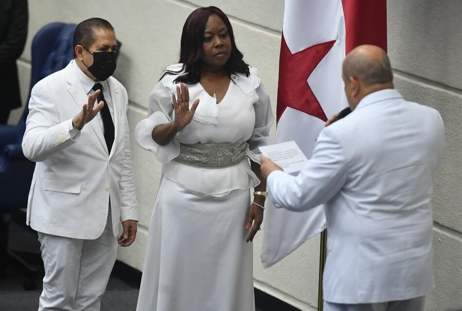 Crispiano Adames se reelige como presidente de la Asamblea; Harding y Fanovich también repiten