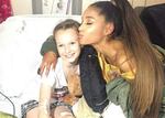 Ariana Grande visita a sus fanáticos hospitalizados en Mánchester