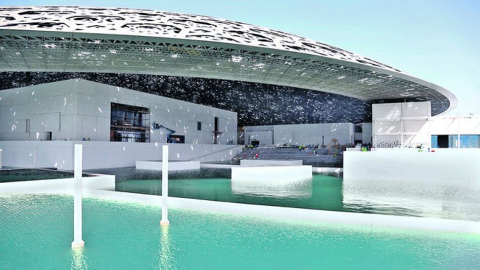 Louvre de Abu Dabi es un museo sobre el mar