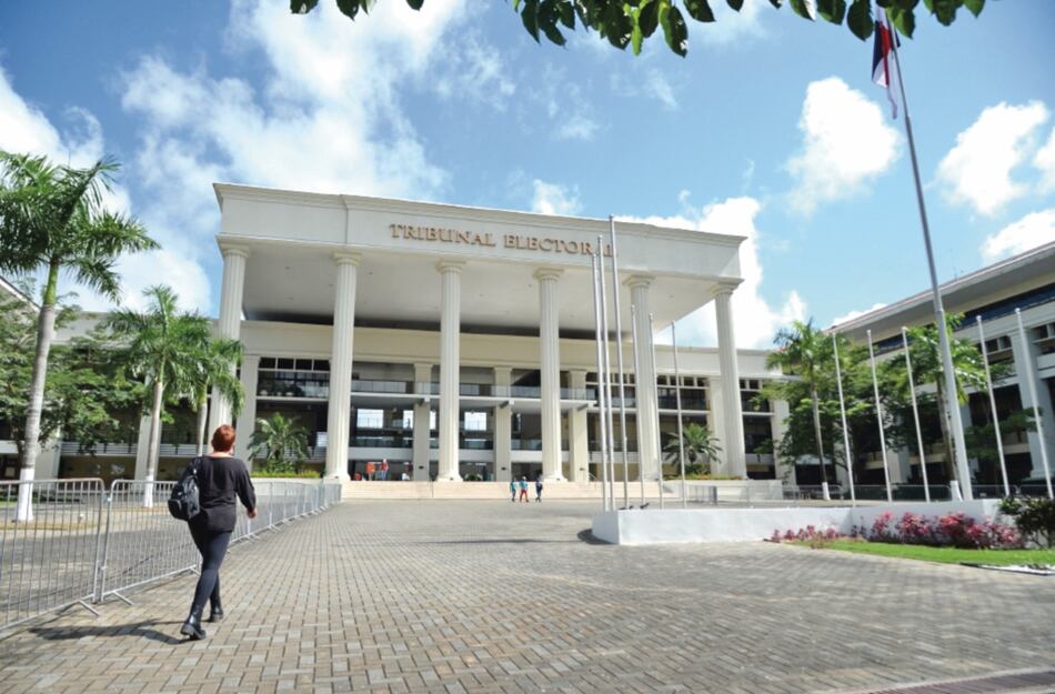 Martinelli buscaría extender el fuero: ahora convoca a elecciones de la directiva de RM, por la renuncia de sus miembros