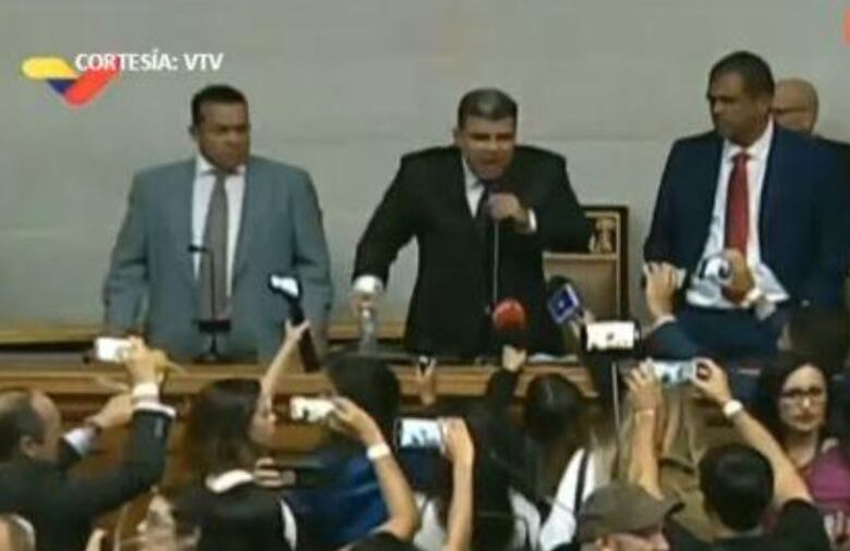 Diputado rival de Juan Guaidó se autoproclama presidente de la Asamblea de Venezuela