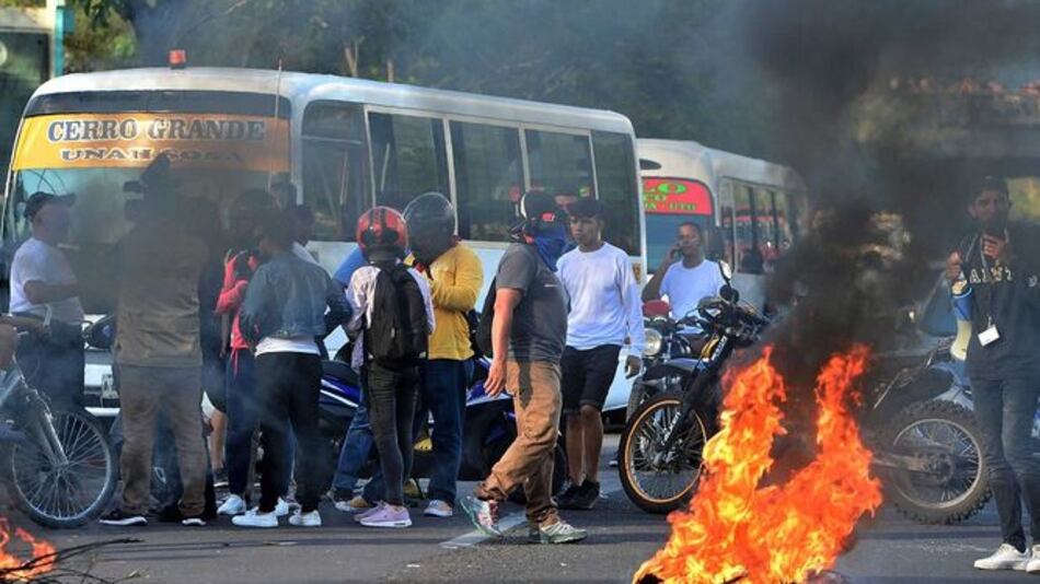 Dos muertos y 20 heridos durante protestas contra el gobierno en Honduras