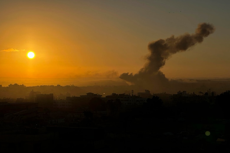 Trump afirma que los rehenes israelíes serán liberados el lunes y que Gaza será reconstruida