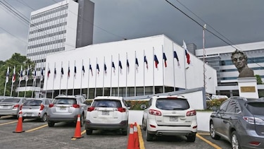 Directiva de la Asamblea Nacional alquila camionetas y compra dron