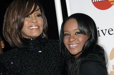 Hija de Whitney Houston se encuentra en coma inducido