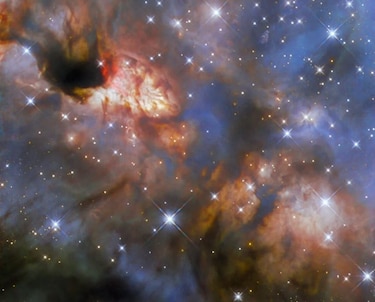 Hubble observa la formación de una estrella masiva