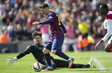 Con triplete de Messi, el Barcelona es el nuevo líder en España