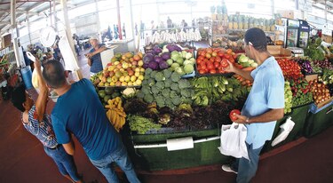 Vivienda y alimentos lideran alza de precios al consumidor