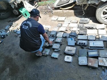 Recuperan computadoras hurtadas de vehículos durante allanamientos a talleres clandestinos