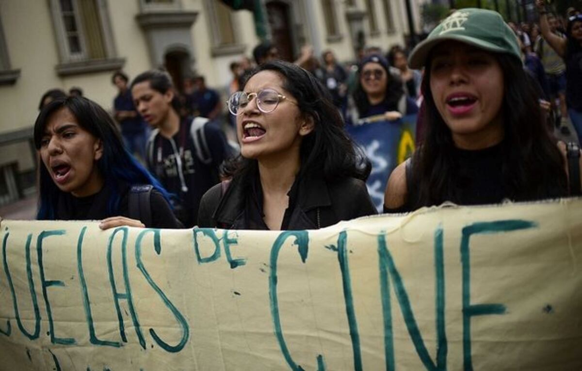 Estudiantes de la Universidad de Medios Audiovisuales de Guadalajara protestaron tras los asesinatos de t