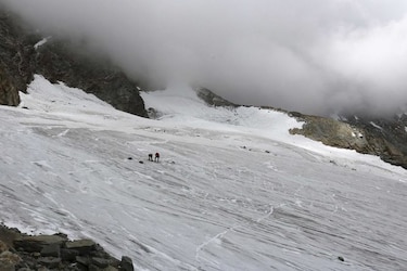 Hallan cadáver congelado de alpinista desaparecido en 1987