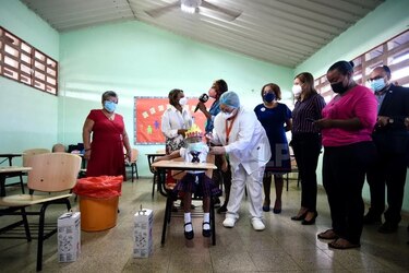 Se inicia jornada de vacunación anticovid en las escuelas 