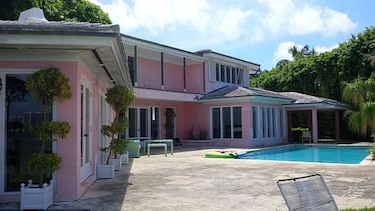 Derrumbarán mansión de Pablo Escobar en Florida