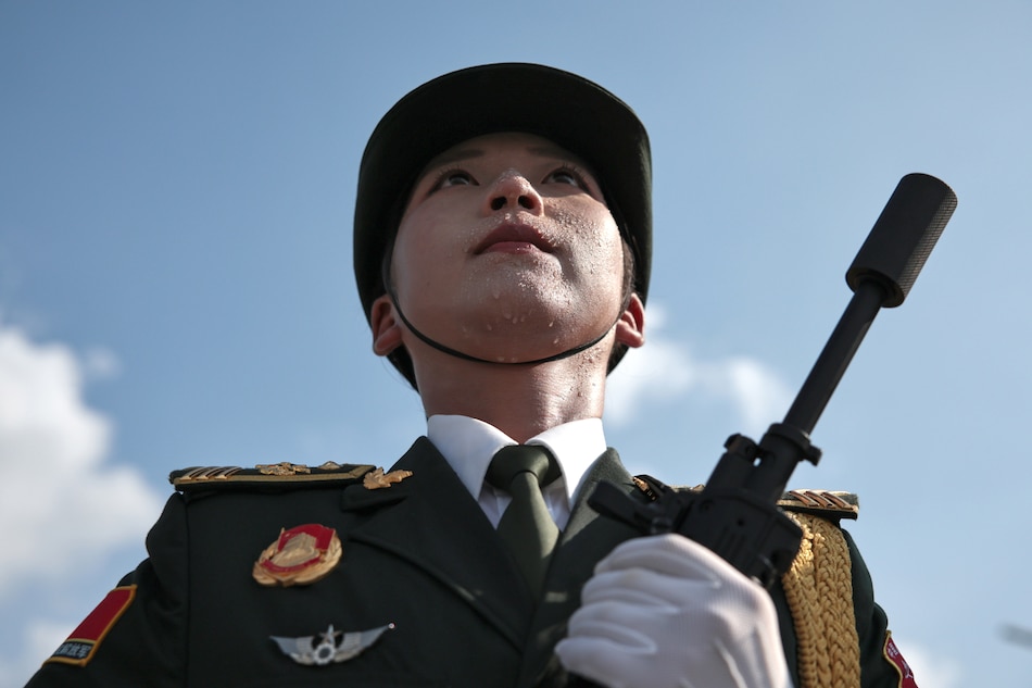 China: desfile de poder en medio de penurias civiles