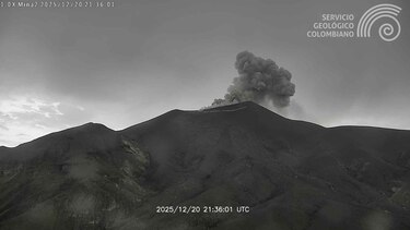 Volcán Puracé emite columnas de ceniza de 500 metros y sigue en alerta en Colombia