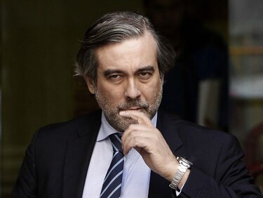Dimite juez del Constitucional español por conducir ebrio en moto