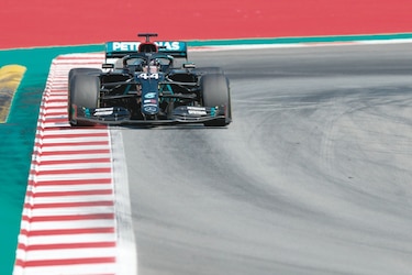 Mercedes retoma el control
