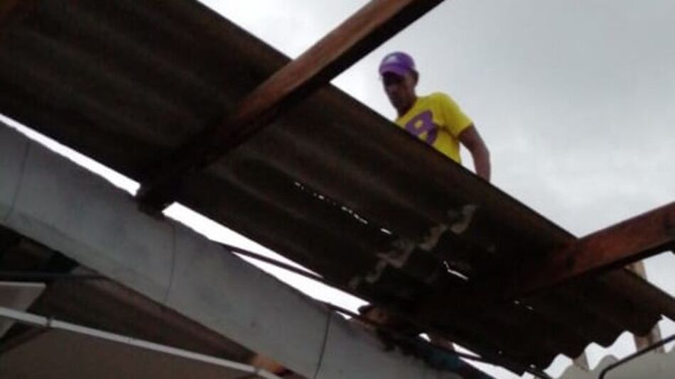 Viviendas afectadas por fuertes vientos en Cuango de Colón