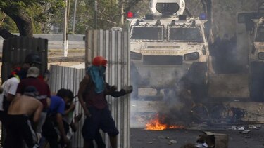 Un muerto y 78 heridos tras enfrentamientos en Venezuela