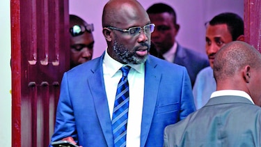 Exfutbolista llega a la presidencia en Liberia